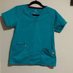 WonderWink Seven Flex Teal Top with Floral Accents